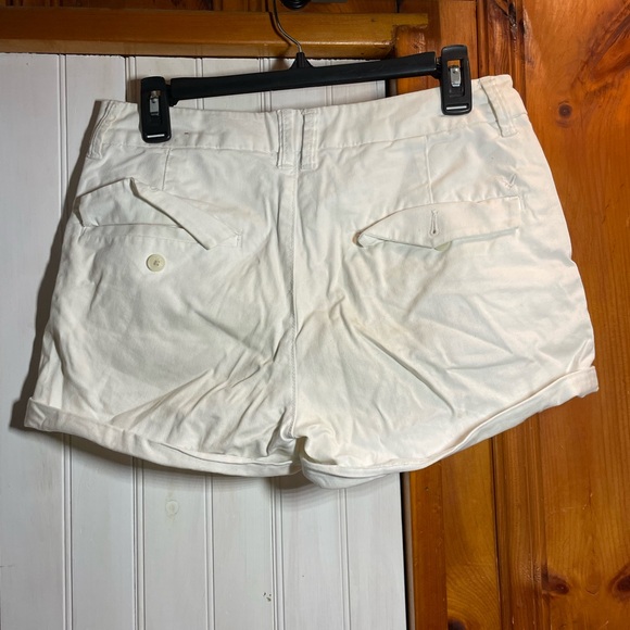 White shorts - Picture 3 of 4